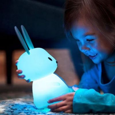 veilleuse-bébé-lapin-tactile-et-changeante-le cadeau-idéal-pour-un-sommeil-paisible