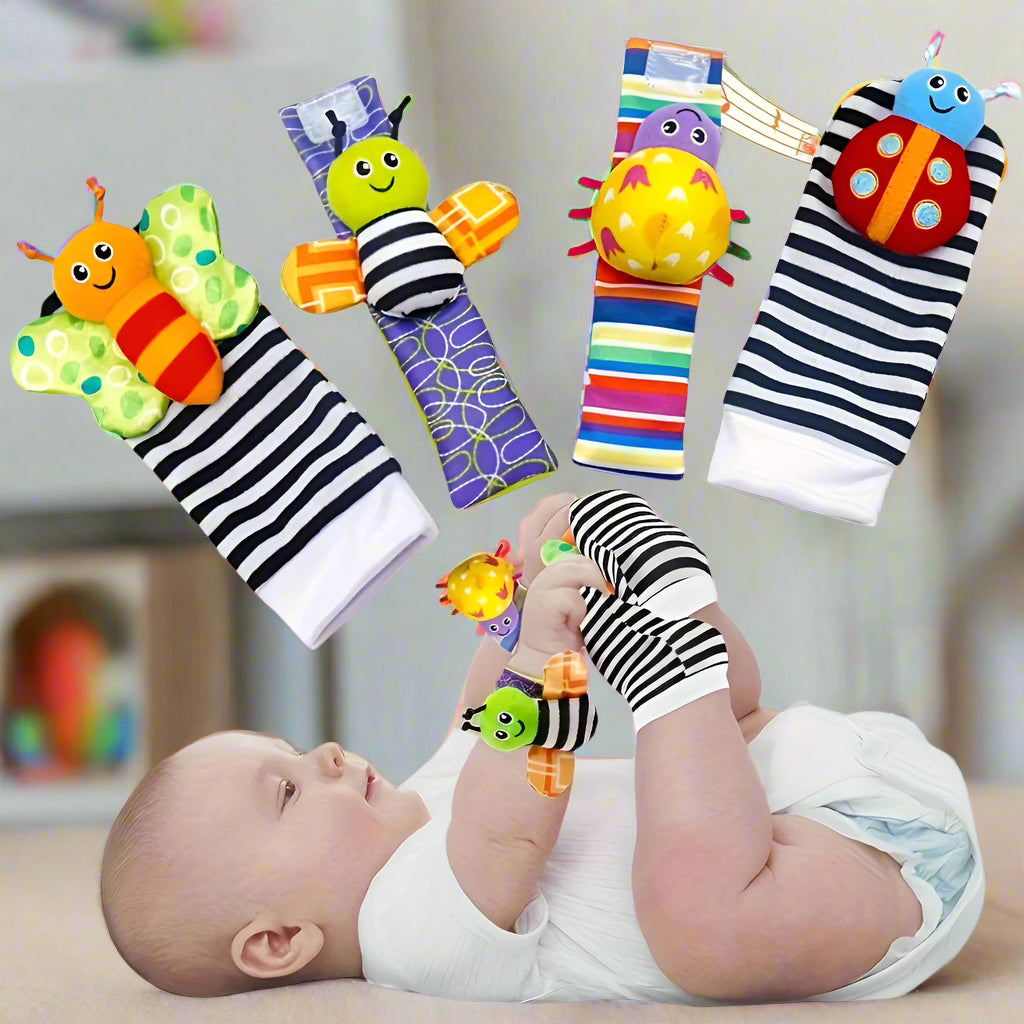 hochet-bébé-peluche-chaussette-pour-le-développement-sensorielle-de-votre-bébé