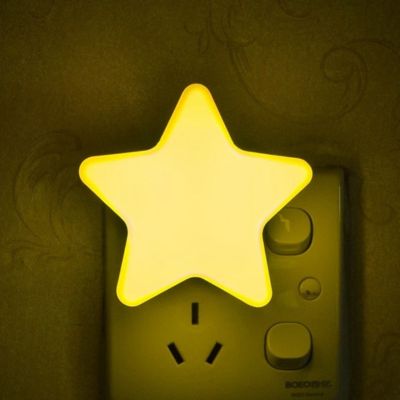 veilleuse-bébé-étoile-led-jaune-idéal-pour-tout-les-déplacements