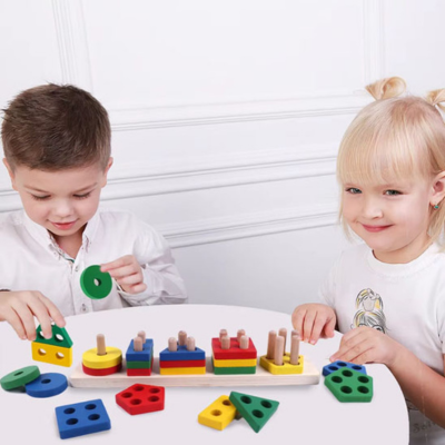 jouet-d'éveil-puzzle-en-bois-moment-de-jeu-pour-des-groupes-d'enfant